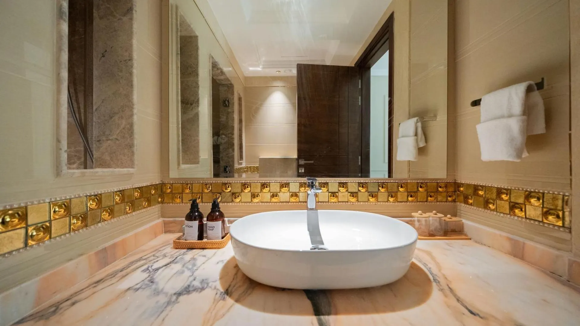 Luxe Spacious 1 Bedroom Apartment Dubai