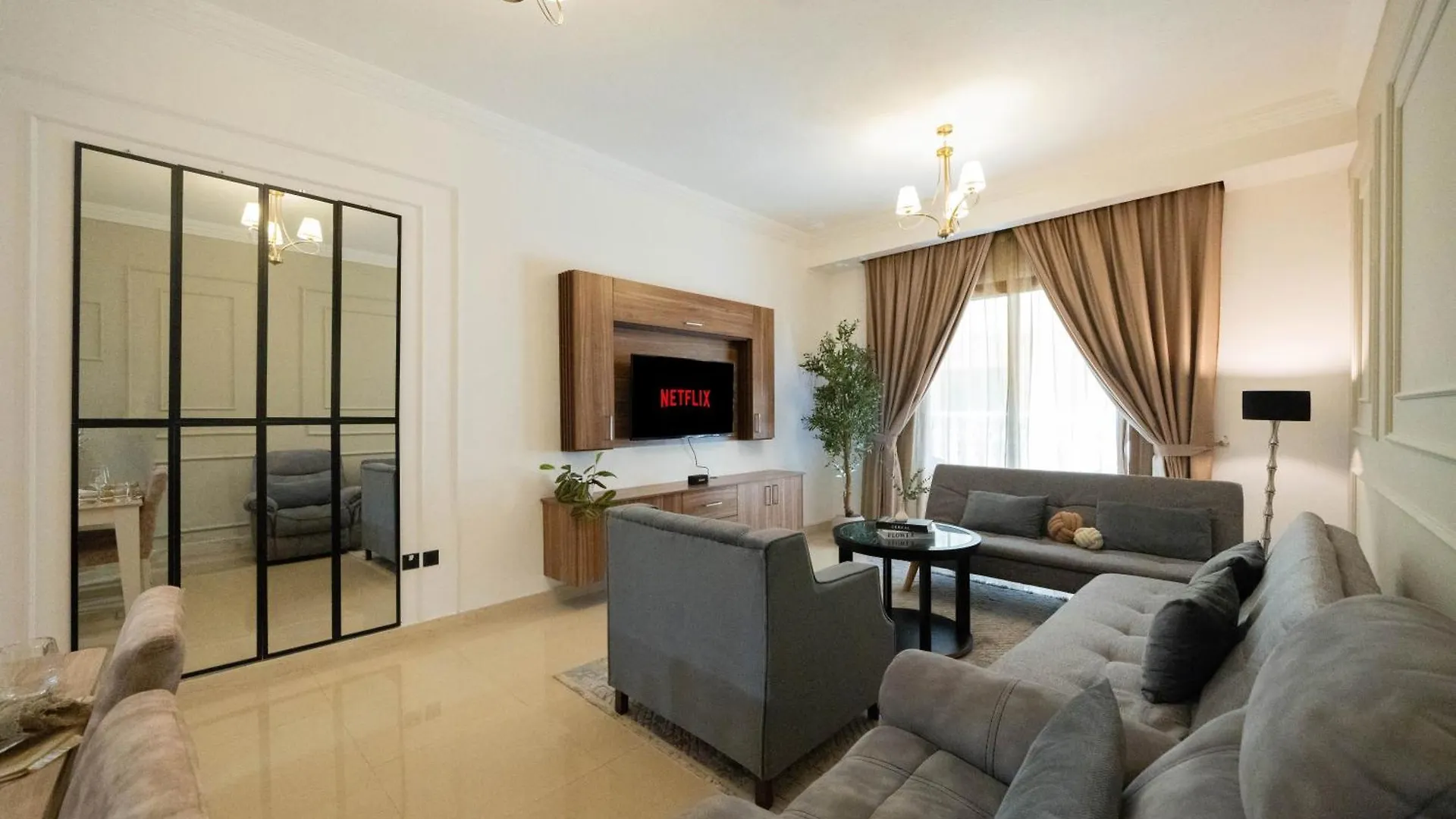 Luxe Spacious 1 Bedroom Apartment Dubai 0*,  United Arab Emirates