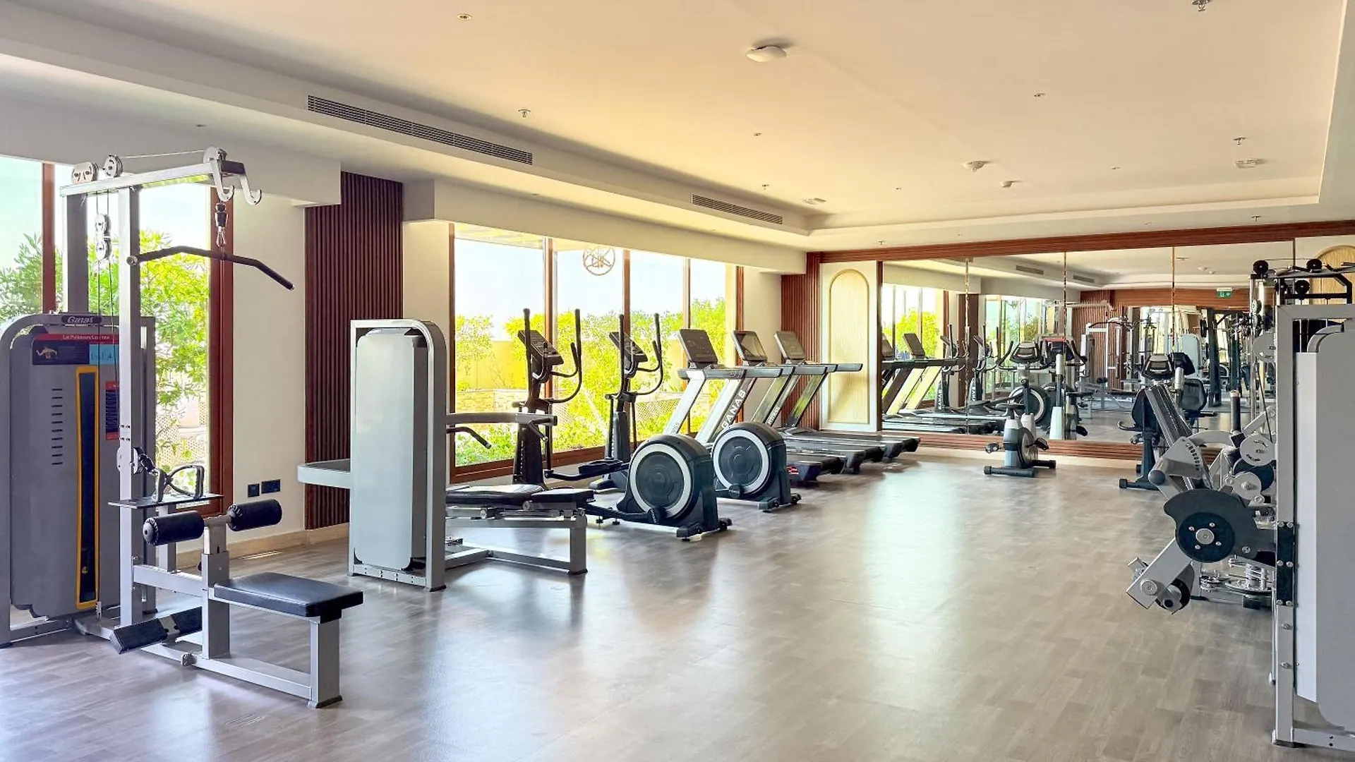 Luxe Spacious 1 Bedroom Apartment Dubai