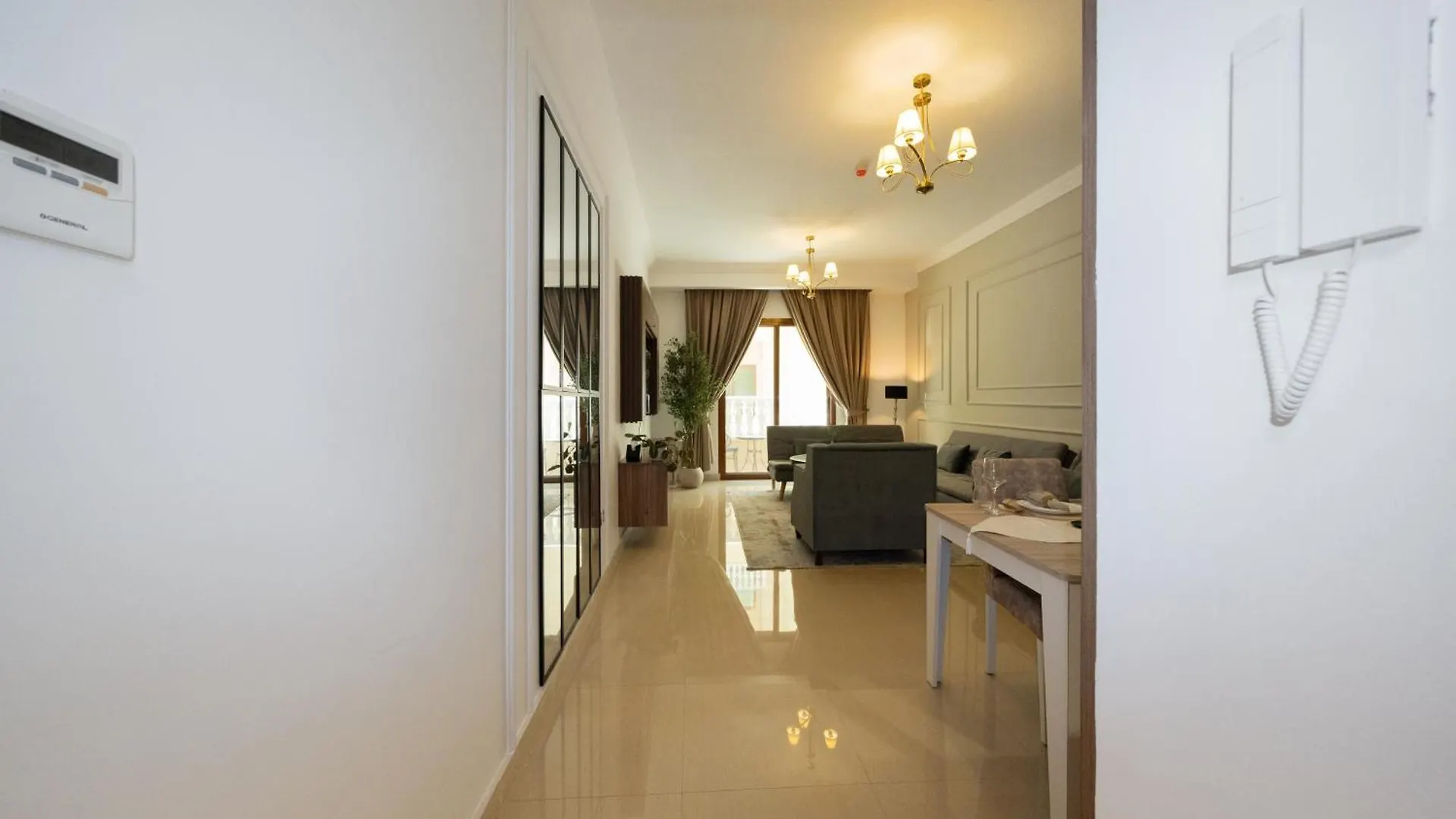 Luxe Spacious 1 Bedroom Apartment Dubai