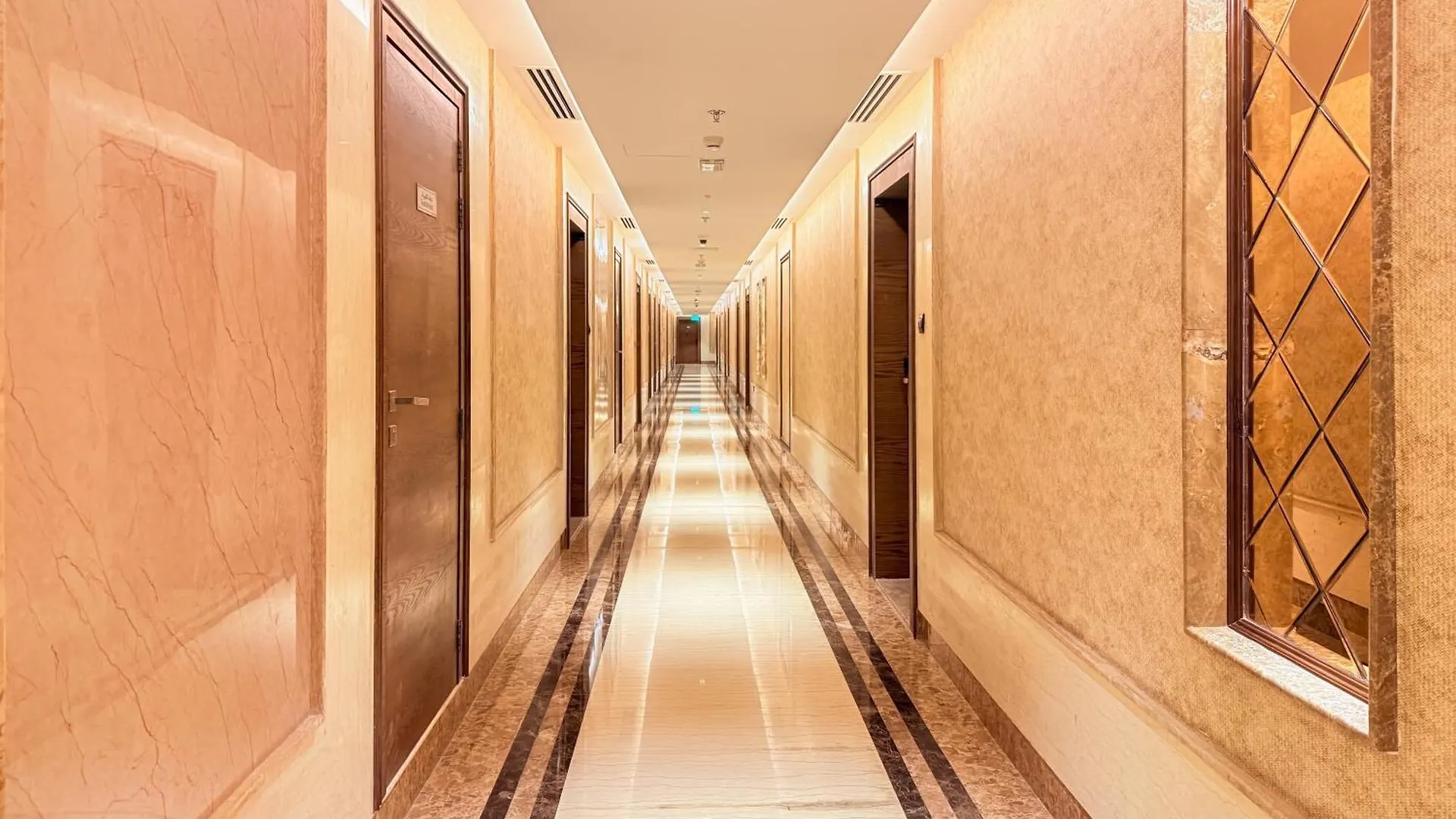 Luxe Spacious 1 Bedroom Apartment Dubai