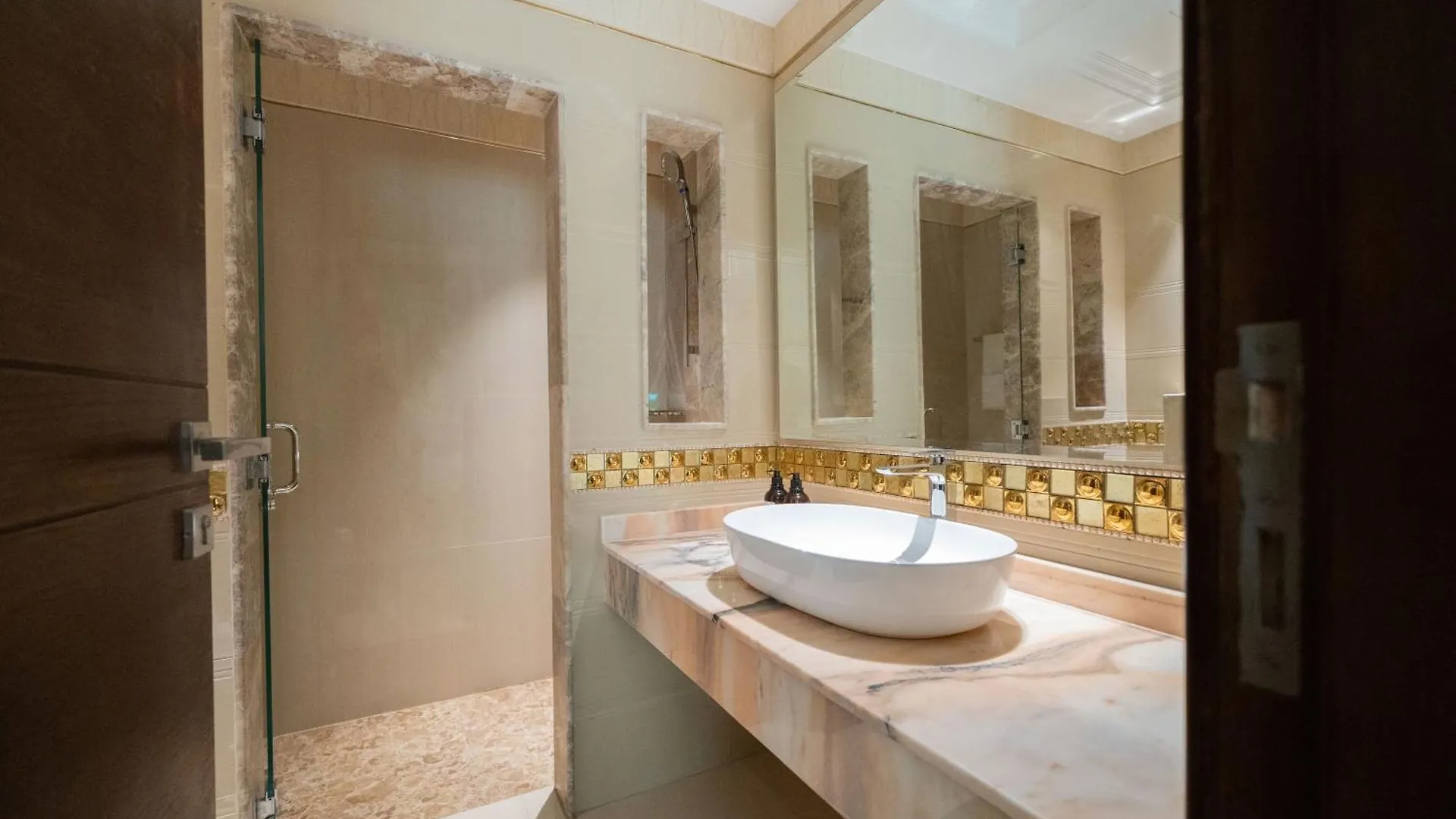 Luxe Spacious 1 Bedroom Apartment Dubai 0*,
